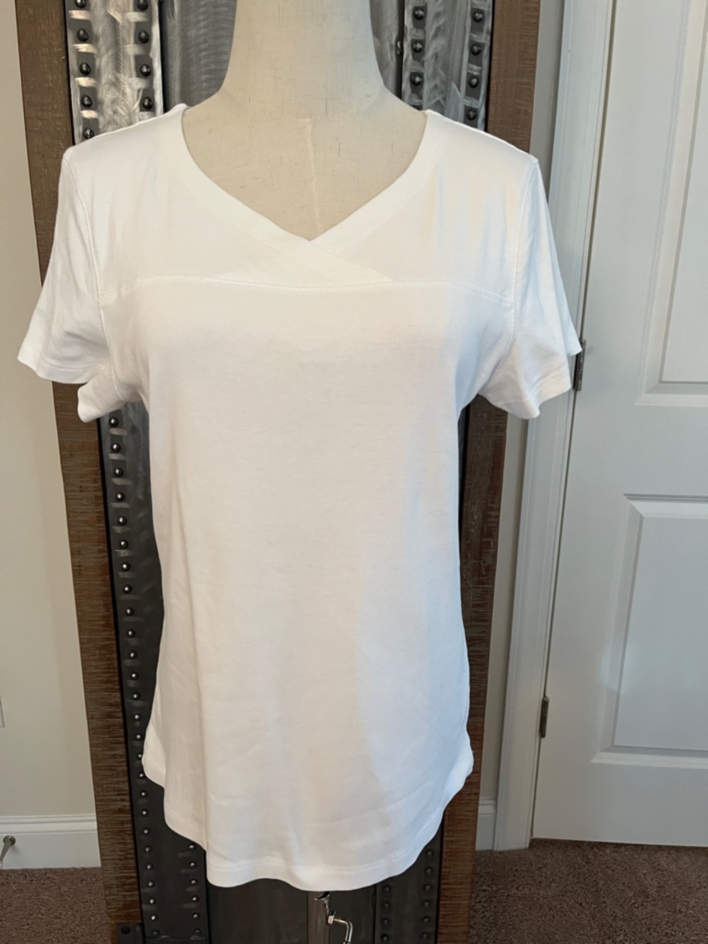 Royal Robbins White V-Neck Short Sleeve Tee - M